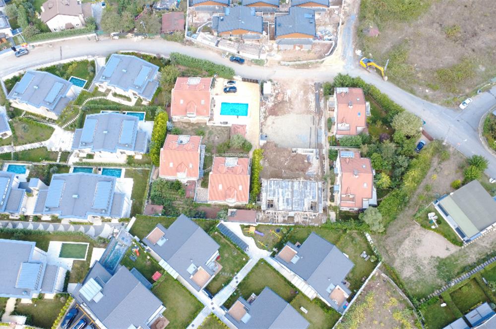 Zekeriyaköy'de Kiralık Tam Müstakil Villa