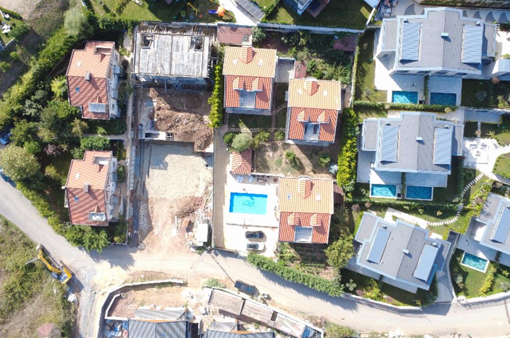 Zekeriyaköy'de Kiralık Tam Müstakil Villa