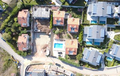 Zekeriyaköy'de Kiralık Tam Müstakil Villa