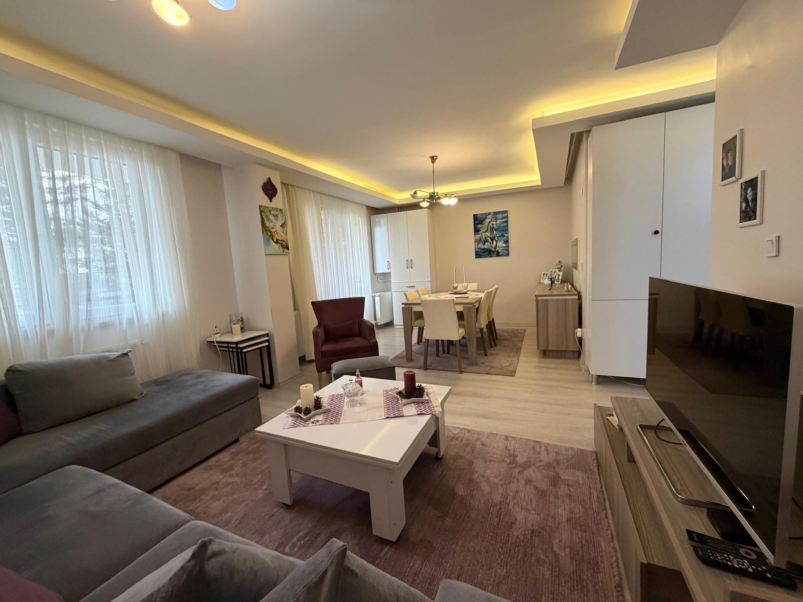 Esatpaşa'da Satılık 2+1 Bahçe Kullanımlı Ters Dubleks Daire