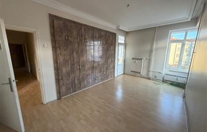 Yeşilyolda mükemmel konumlu 3+1 Kiralık daire