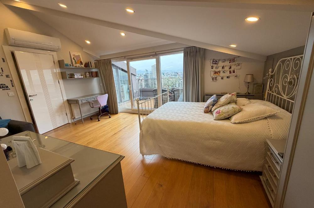 CADDEBOSTAN SAHİLDE FULL DENİZ MANZARALI 5+1 DUBLEKS DAİRE