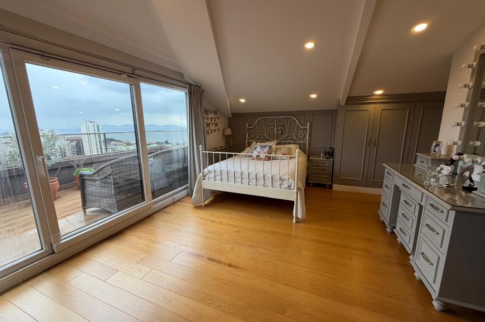 CADDEBOSTAN SAHİLDE FULL DENİZ MANZARALI 5+1 DUBLEKS DAİRE