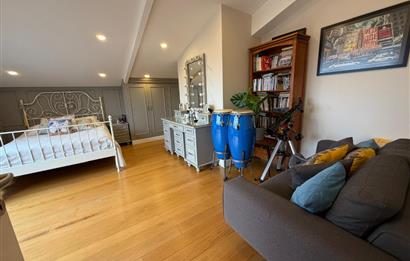 CADDEBOSTAN SAHİLDE FULL DENİZ MANZARALI 5+1 DUBLEKS DAİRE