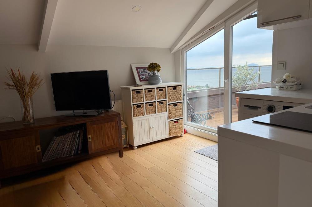 CADDEBOSTAN SAHİLDE FULL DENİZ MANZARALI 5+1 DUBLEKS DAİRE