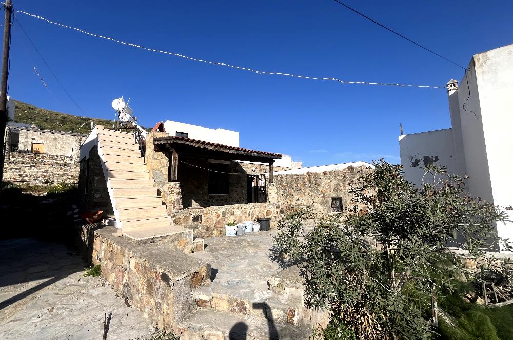 Gümüşlük Peksimet'te 2 Tapulu, 150m² Bahçeli Taş Ev