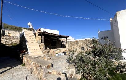 Gümüşlük Peksimet'te 2 Tapulu, 150m² Bahçeli Taş Ev