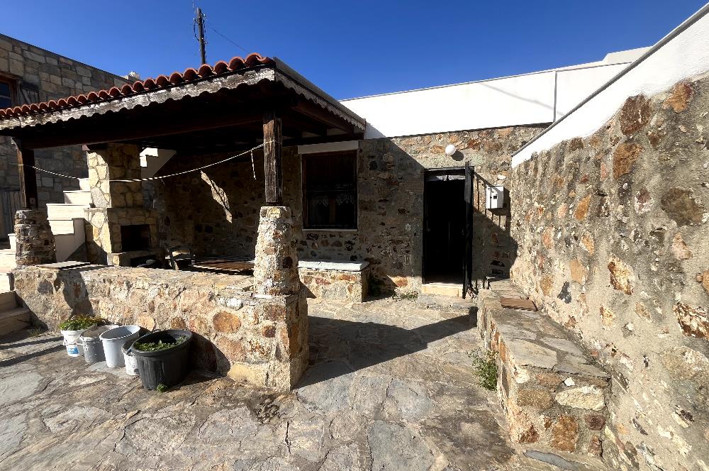 Gümüşlük Peksimet'te 2 Tapulu, 150m² Bahçeli Taş Ev