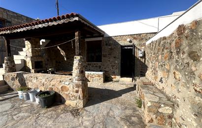 Gümüşlük Peksimet'te 2 Tapulu, 150m² Bahçeli Taş Ev