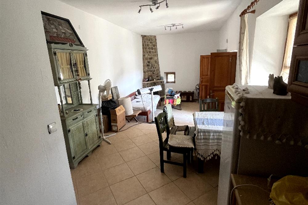 Gümüşlük Peksimet'te 2 Tapulu, 150m² Bahçeli Taş Ev