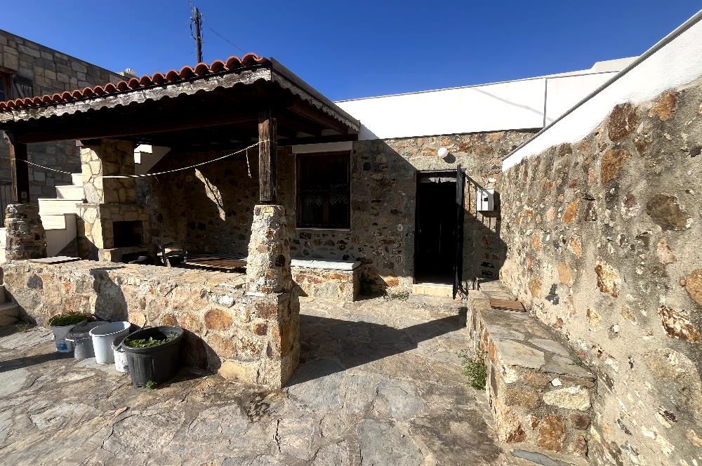 Gümüşlük Peksimet'te 2 Tapulu, 150m² Bahçeli Taş Ev