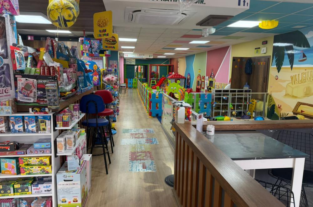 ÇAYIROVA'DA KÜLTÜR MERKEZİ KARŞISI 3 KATLI FIRSAT SATILIK DÜKKAN