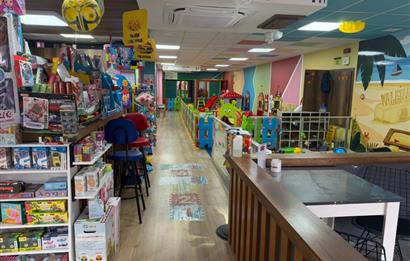 ÇAYIROVA'DA KÜLTÜR MERKEZİ KARŞISI 3 KATLI FIRSAT SATILIK DÜKKAN