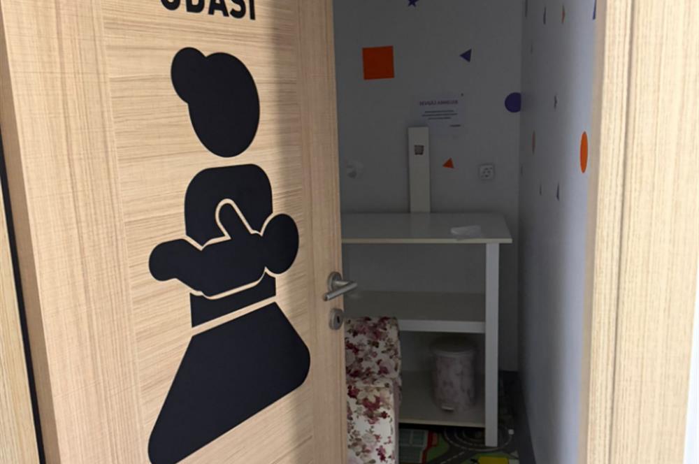 ÇAYIROVA'DA KÜLTÜR MERKEZİ KARŞISI 3 KATLI FIRSAT SATILIK DÜKKAN