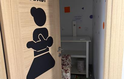 ÇAYIROVA'DA KÜLTÜR MERKEZİ KARŞISI 3 KATLI FIRSAT SATILIK DÜKKAN