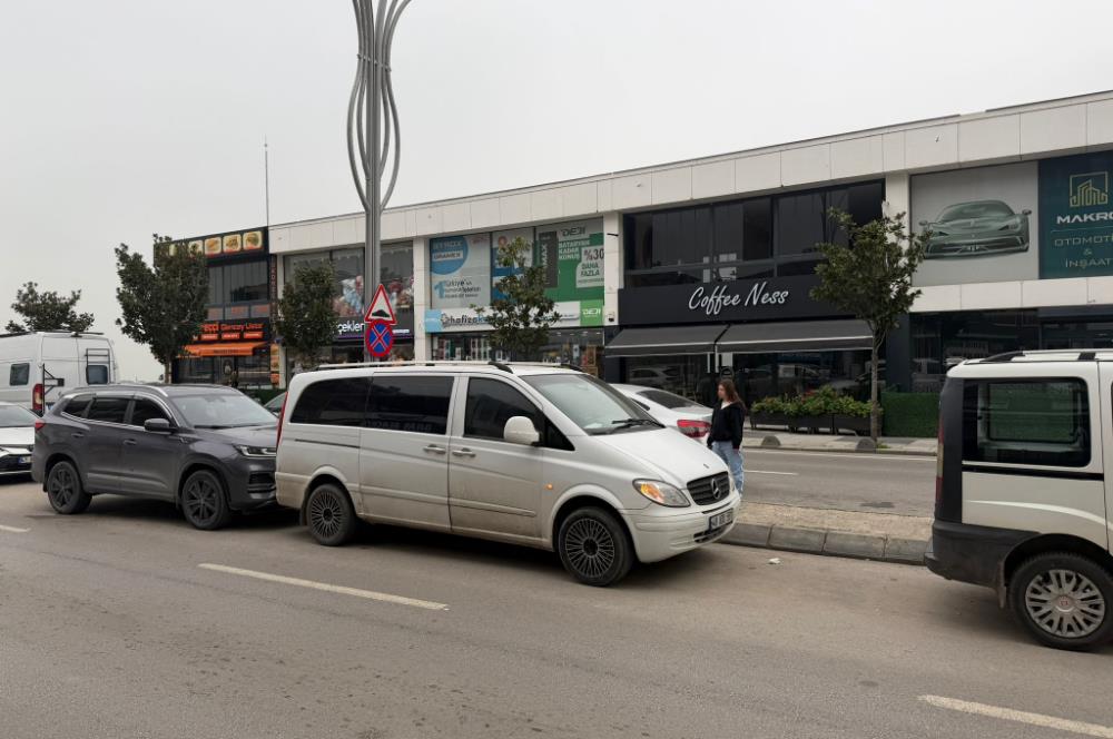 ÇAYIROVA'DA KÜLTÜR MERKEZİ KARŞISI 3 KATLI FIRSAT SATILIK DÜKKAN