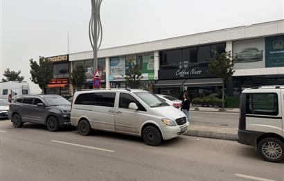 ÇAYIROVA'DA KÜLTÜR MERKEZİ KARŞISI 3 KATLI FIRSAT SATILIK DÜKKAN