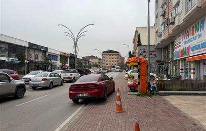 ÇAYIROVA'DA KÜLTÜR MERKEZİ KARŞISI 3 KATLI FIRSAT SATILIK DÜKKAN