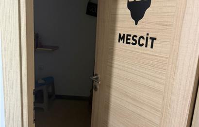 ÇAYIROVA'DA KÜLTÜR MERKEZİ KARŞISI 3 KATLI FIRSAT SATILIK DÜKKAN