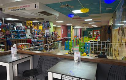 ÇAYIROVA'DA KÜLTÜR MERKEZİ KARŞISI 3 KATLI FIRSAT SATILIK DÜKKAN