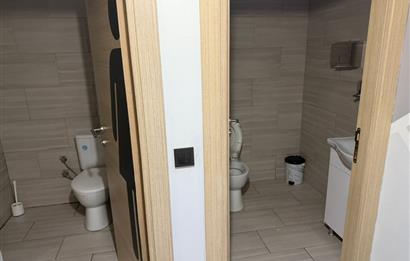 ÇAYIROVA'DA KÜLTÜR MERKEZİ KARŞISI 3 KATLI FIRSAT SATILIK DÜKKAN