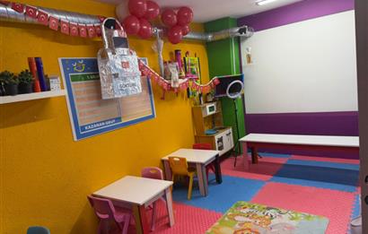 ÇAYIROVA'DA KÜLTÜR MERKEZİ KARŞISI 3 KATLI FIRSAT SATILIK DÜKKAN