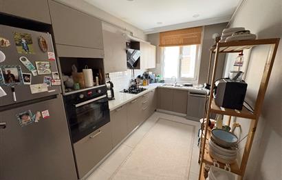 DİVANIN SOKAĞINDA BALKONLU KİRALIK DAİRE