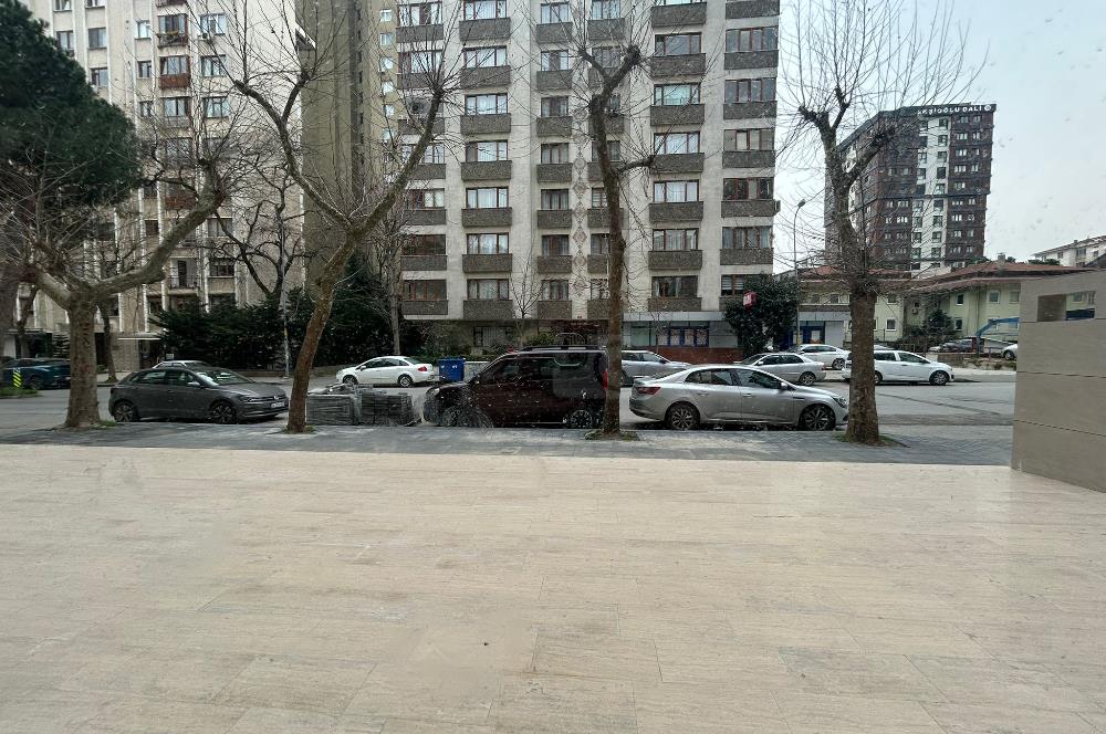 Kozyatağı Kadıpaşa Sokakta yeni 30 m2 SATILIK Dükkan