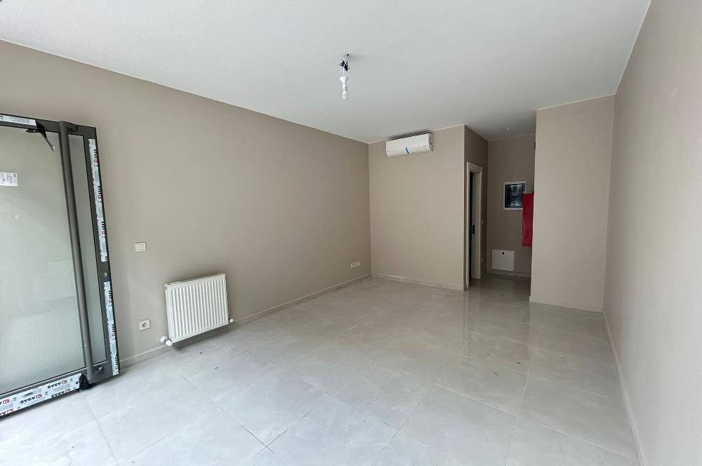 Kozyatağı Kadıpaşa Sokakta yeni 30 m2 SATILIK Dükkan