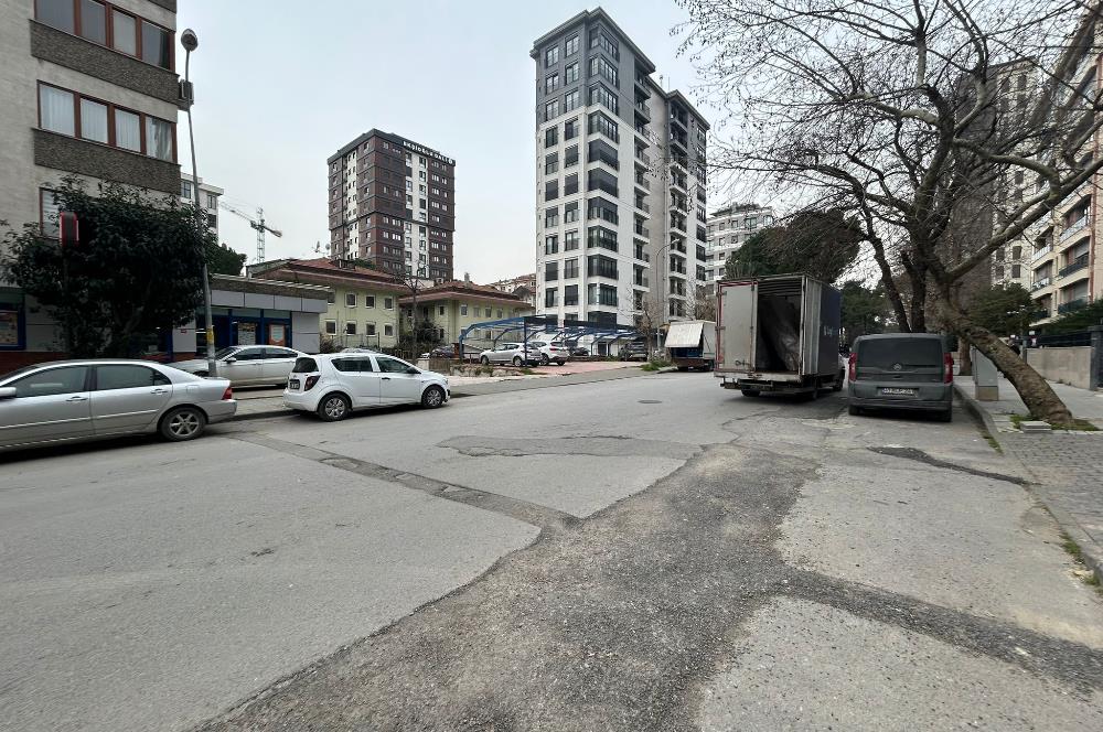 Kozyatağı Kadıpaşa Sokakta yeni 30 m2 SATILIK Dükkan