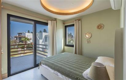 Türkbükü'nde Havuzlu Site İçinde Eşyalı Bahçe Dubleksi