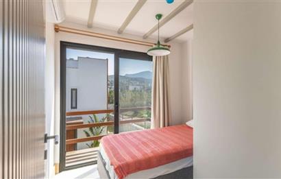 Türkbükü'nde Havuzlu Site İçinde Eşyalı Bahçe Dubleksi