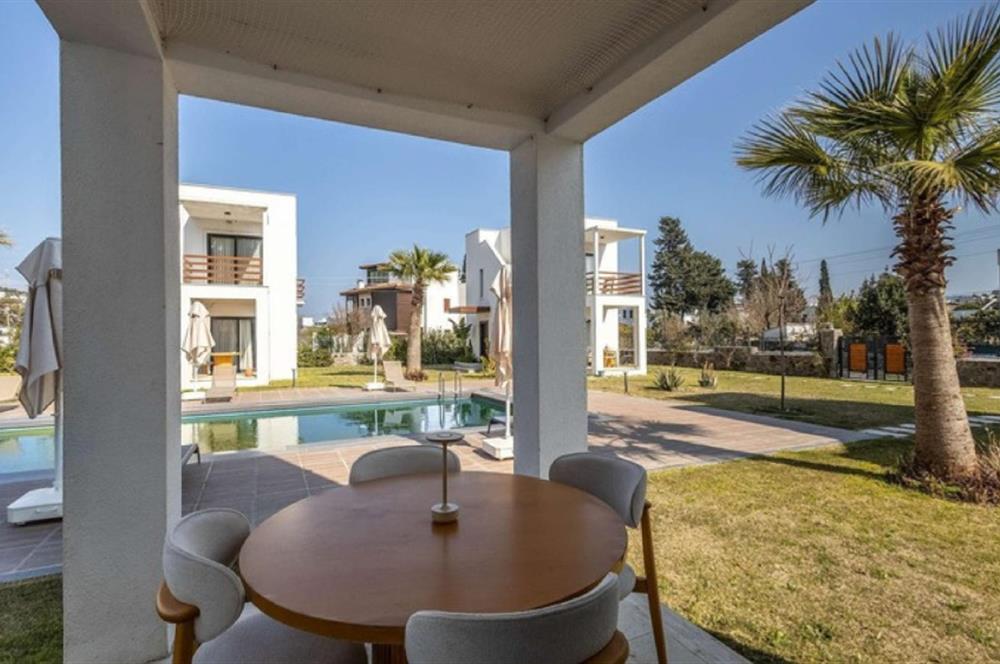 Türkbükü'nde Havuzlu Site İçinde Eşyalı Bahçe Dubleksi