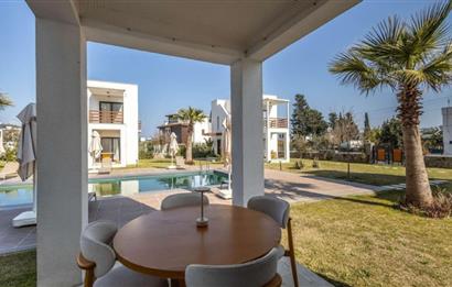 Türkbükü'nde Havuzlu Site İçinde Eşyalı Bahçe Dubleksi