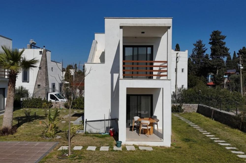 Türkbükü'nde Havuzlu Site İçinde Eşyalı Bahçe Dubleksi