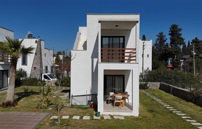 Türkbükü'nde Havuzlu Site İçinde Eşyalı Bahçe Dubleksi