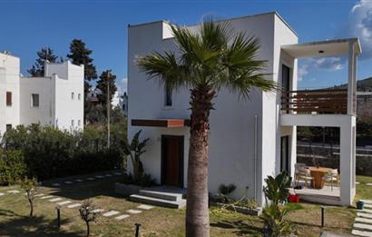 Türkbükü'nde Havuzlu Site İçinde Eşyalı Bahçe Dubleksi