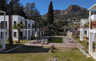 Türkbükü'nde Havuzlu Site İçinde Eşyalı Bahçe Dubleksi