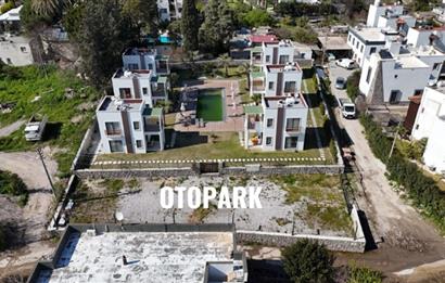 Türkbükü'nde Havuzlu Site İçinde Eşyalı Bahçe Dubleksi