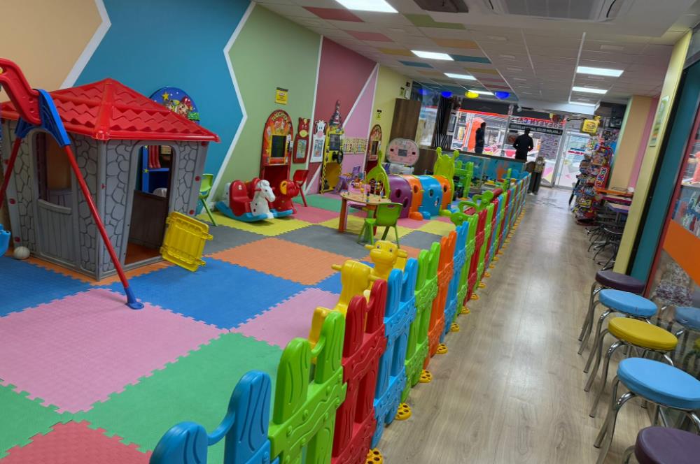 ÇAYIROVA'DA KÜLTÜR MERKEZİ KARŞISI 3 KATLI FIRSAT SATILIK DÜKKAN