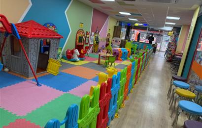 ÇAYIROVA'DA KÜLTÜR MERKEZİ KARŞISI 3 KATLI FIRSAT SATILIK DÜKKAN