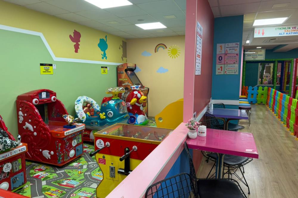 ÇAYIROVA'DA KÜLTÜR MERKEZİ KARŞISI 3 KATLI FIRSAT SATILIK DÜKKAN