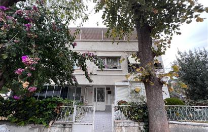 BÜYÜKADA'da YAZ DÖNEMİ AYLIK 2+1 98 M2 BAHÇE KATI KİRALIK DAİRE