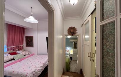 BÜYÜKADA'da YAZ DÖNEMİ AYLIK 2+1 98 M2 BAHÇE KATI KİRALIK DAİRE