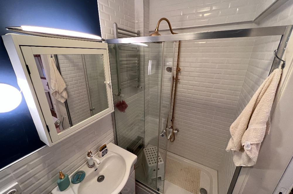 BÜYÜKADA'da YAZ DÖNEMİ AYLIK 2+1 98 M2 BAHÇE KATI KİRALIK DAİRE