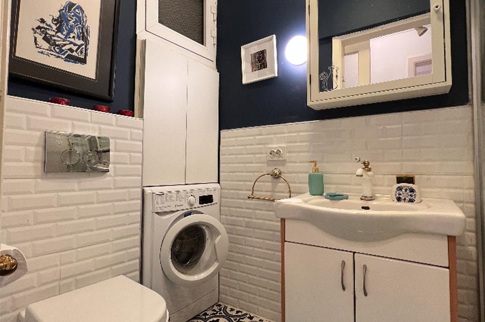 BÜYÜKADA'da YAZ DÖNEMİ AYLIK 2+1 98 M2 BAHÇE KATI KİRALIK DAİRE