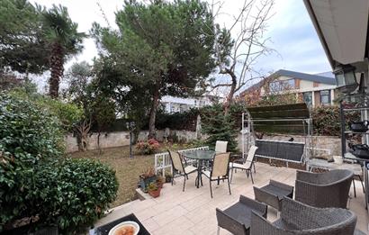 BÜYÜKADA'da YAZ DÖNEMİ AYLIK 2+1 98 M2 BAHÇE KATI KİRALIK DAİRE