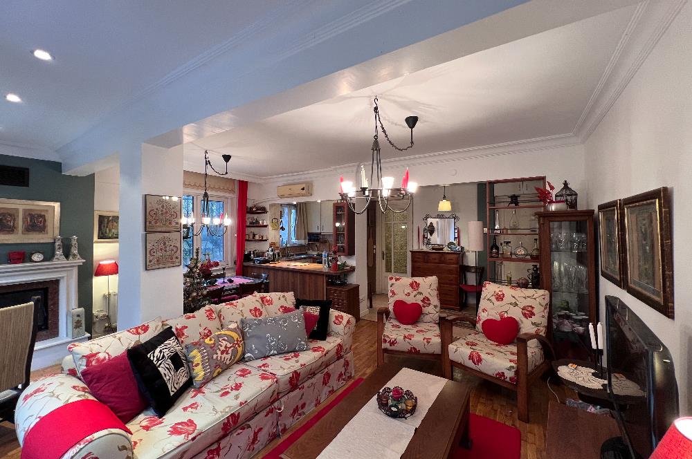 BÜYÜKADA'da YAZ DÖNEMİ AYLIK 2+1 98 M2 BAHÇE KATI KİRALIK DAİRE