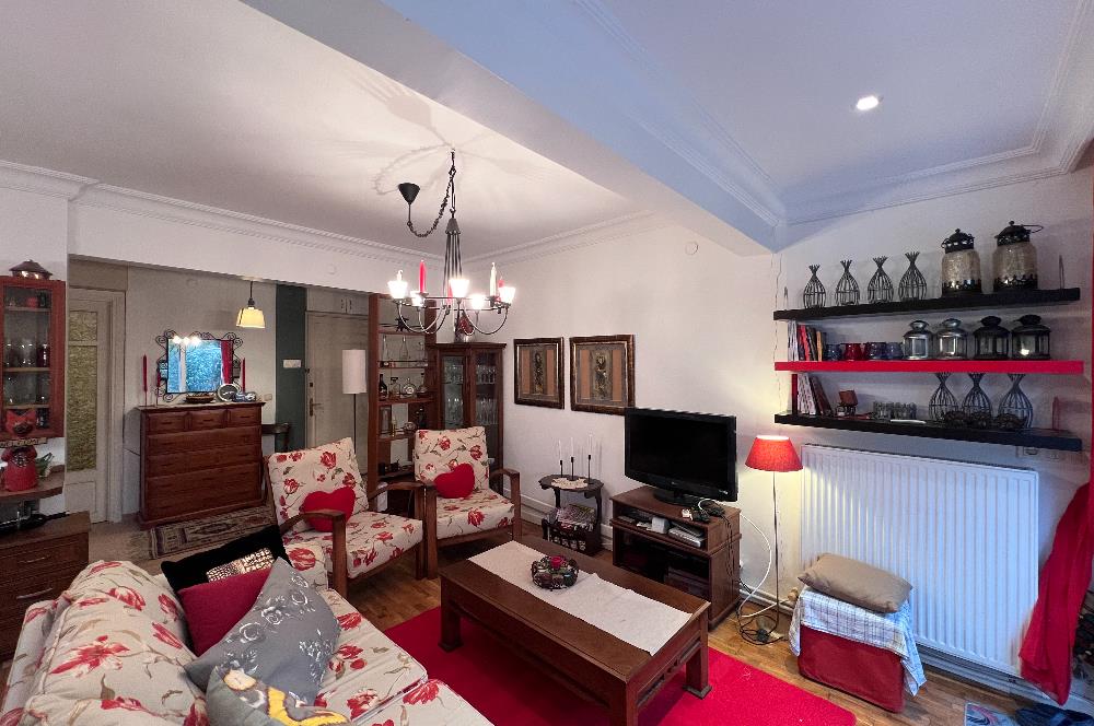 BÜYÜKADA'da YAZ DÖNEMİ AYLIK 2+1 98 M2 BAHÇE KATI KİRALIK DAİRE