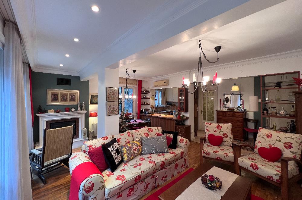 BÜYÜKADA'da YAZ DÖNEMİ AYLIK 2+1 98 M2 BAHÇE KATI KİRALIK DAİRE